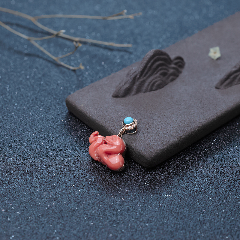 MOMO珊瑚巳蛇吊坠-红掌柜