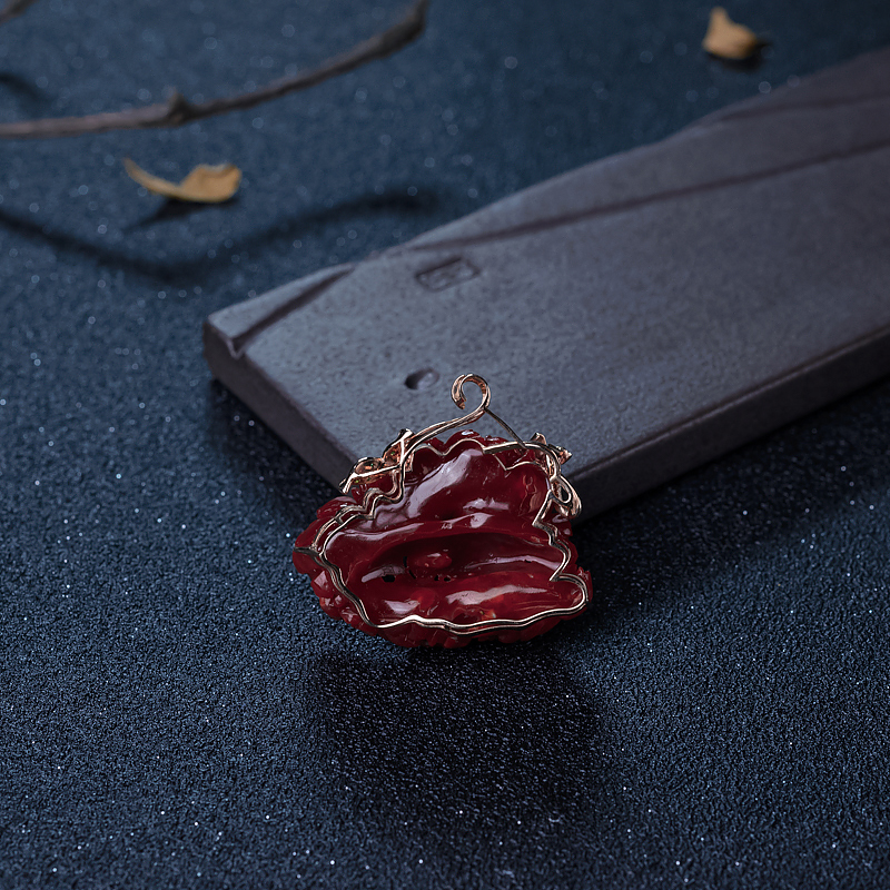 18K金镶钻天然深红珊瑚牡丹花吊坠-红掌柜