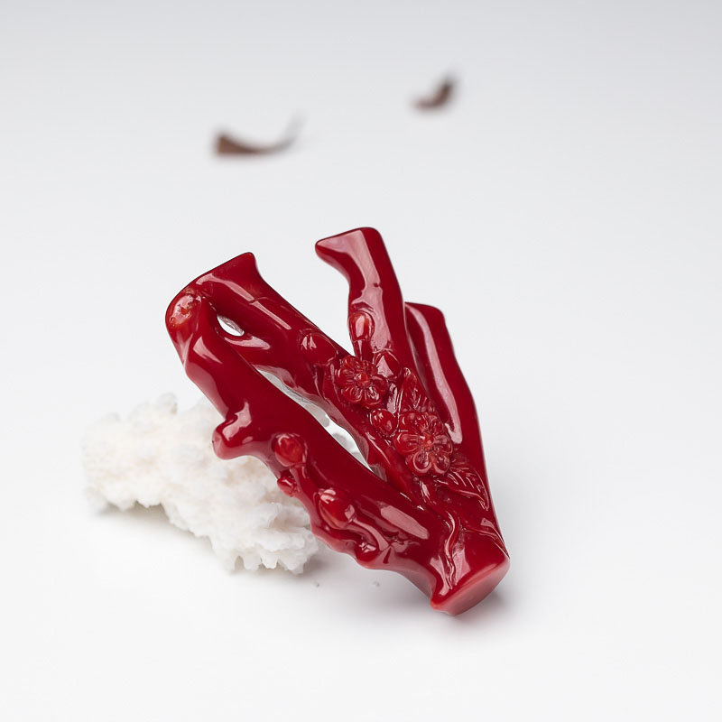 阿卡红珊瑚雕花原枝吊坠-红掌柜