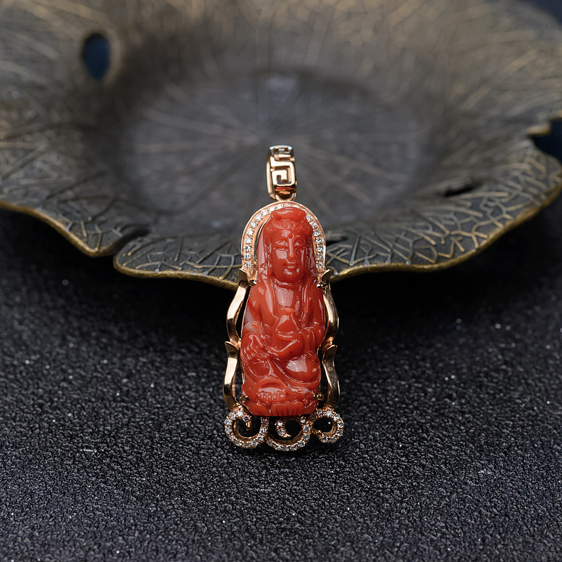 18K金镶钻阿卡珊瑚观音吊坠-红掌柜