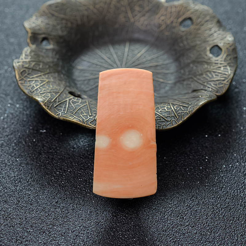 台湾天然珊瑚双面雕花吊坠-红掌柜