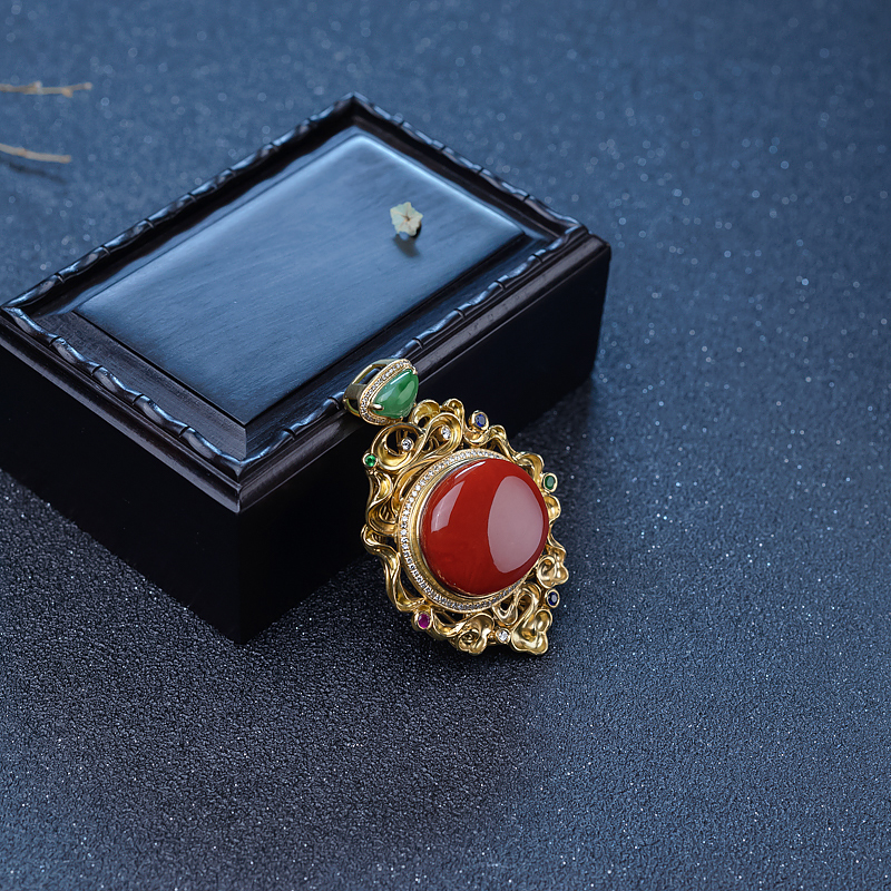 18K牛血红珊瑚吊坠-红掌柜