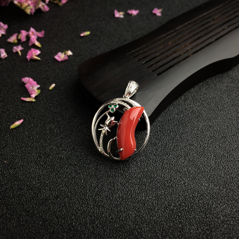 日本天然18K金镶钻阿卡红珊瑚吊坠 - 红掌柜