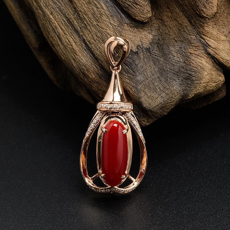 18K镶钻阿卡珊瑚吊坠-红掌柜珠宝