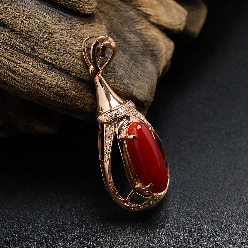 镶钻阿卡珊瑚吊坠-红掌柜珠宝