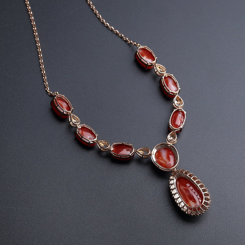 18K金镶钻日本阿卡珊瑚项链-红掌柜