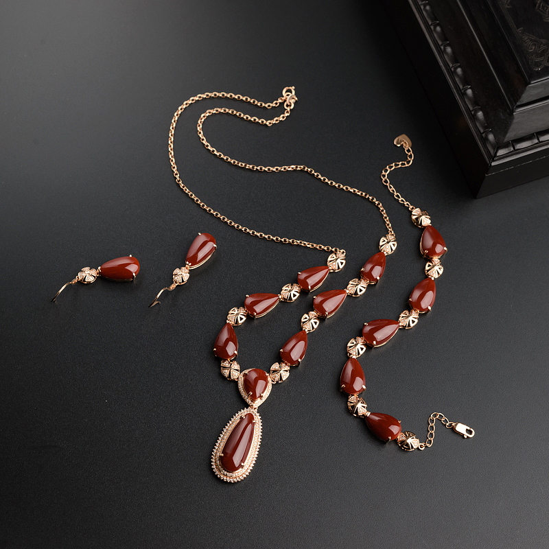 18K金镶钻阿卡牛血红珊瑚项链-红掌柜