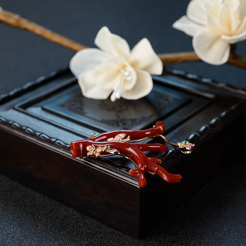 18K金镶钻阿卡红珊瑚树枝吊坠 - 红掌柜