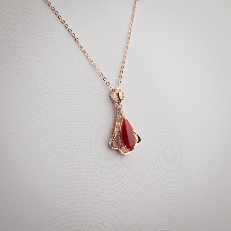 18K金镶钻天然阿卡红珊瑚吊坠-红掌柜