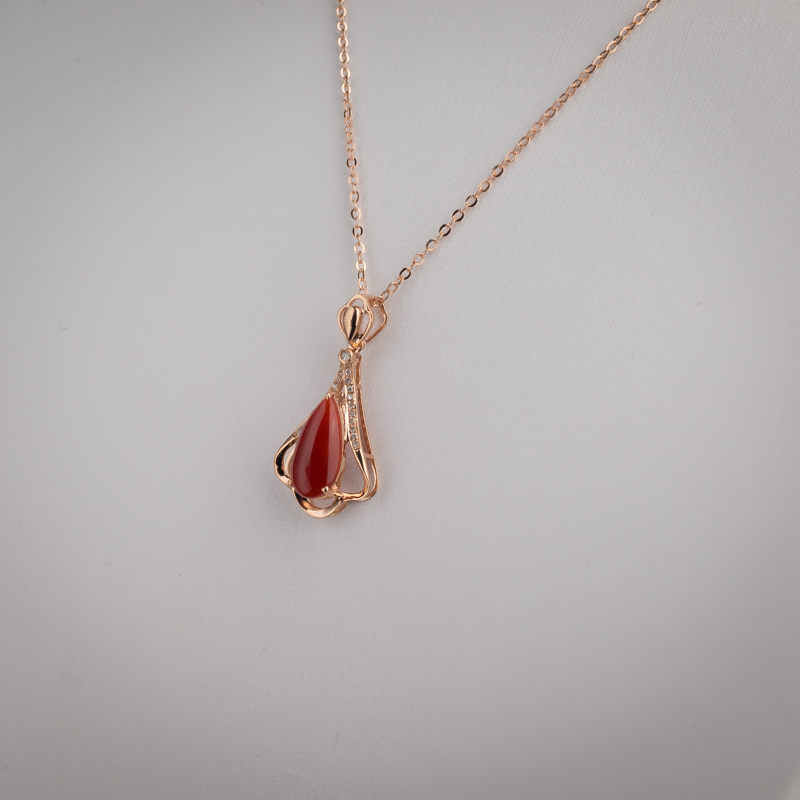 18K金镶钻日本阿卡红珊瑚吊坠-红掌柜