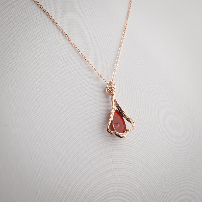 18K金镶钻日本天然红珊瑚吊坠-红掌柜