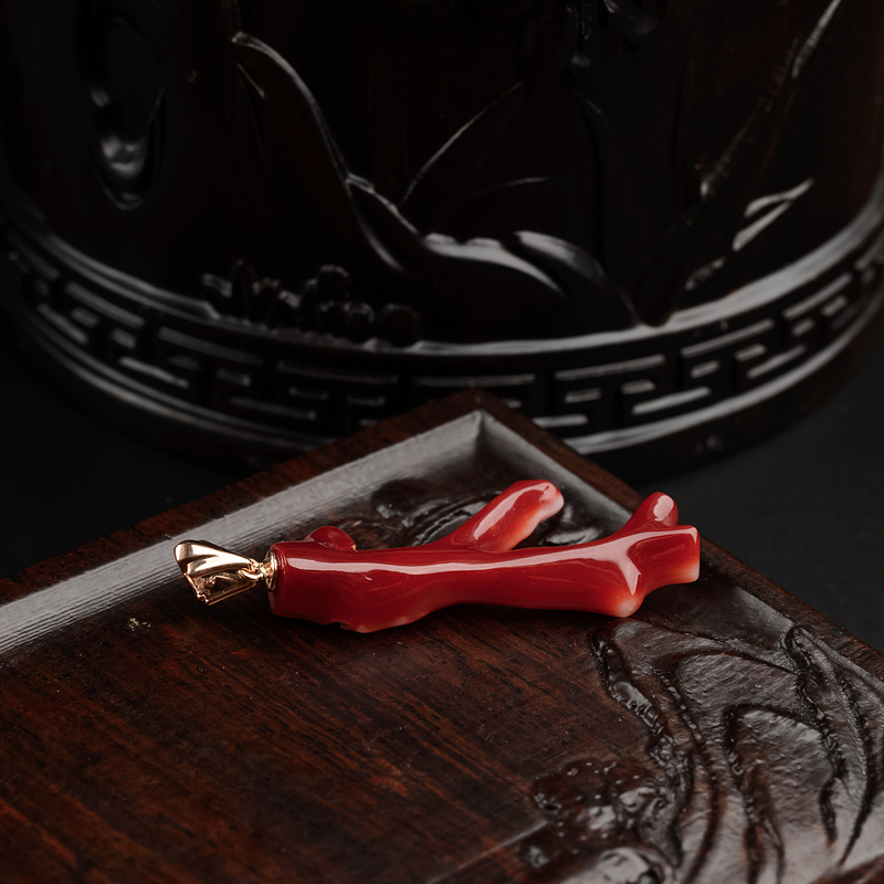 18K金镶钻天然阿卡红珊瑚吊坠-红掌柜