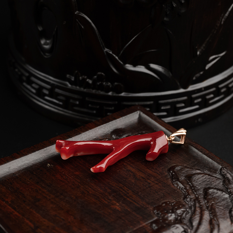 18K金镶钻日本阿卡红珊瑚吊坠-红掌柜