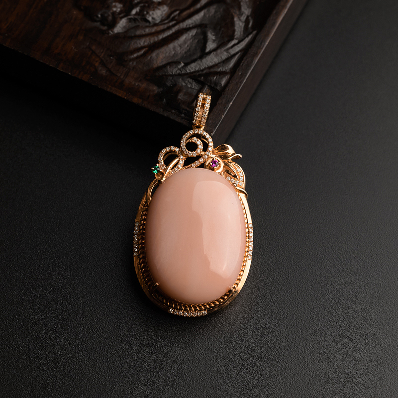 18K金镶孩儿面珊瑚吊坠-红掌柜