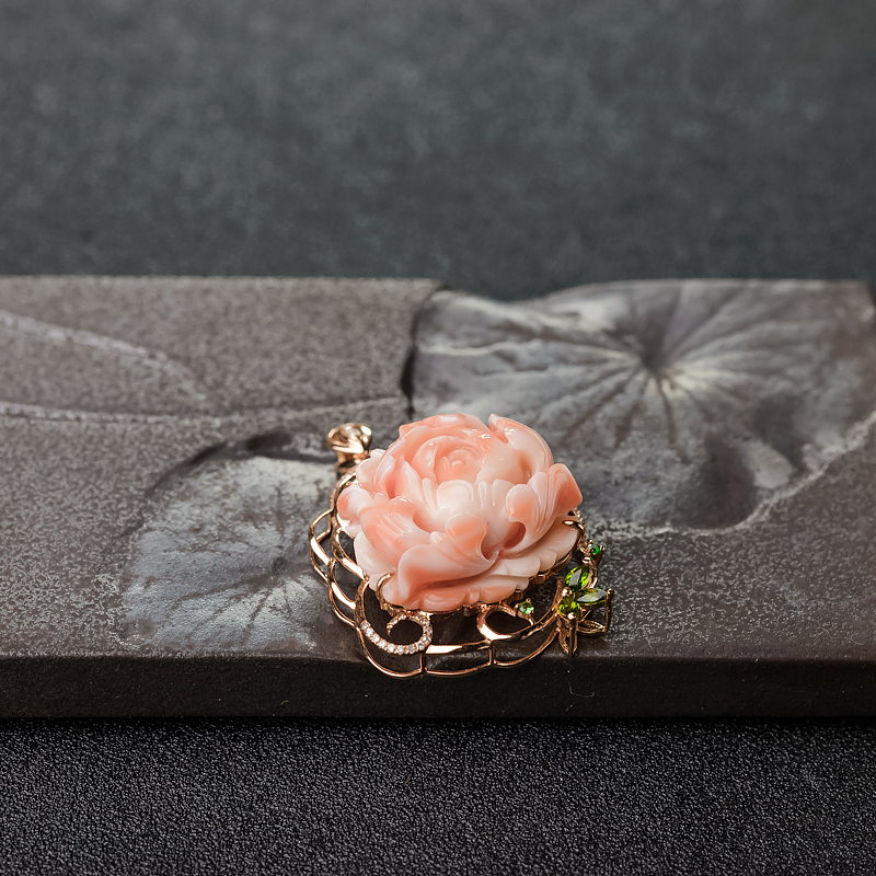 18K金镶钻深水粉红珊瑚吊坠-红掌柜