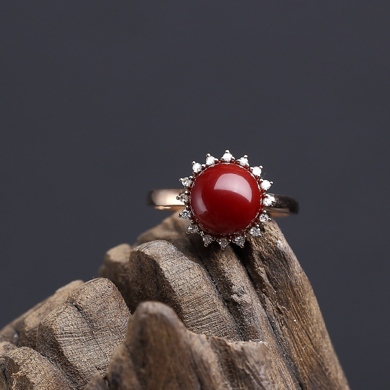 18K金镶钻阿卡黑红珊瑚戒指-红掌柜