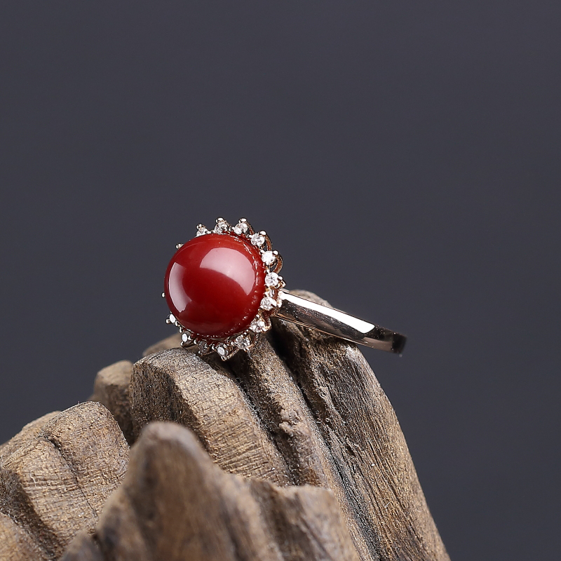 18K金镶钻阿卡黑红珊瑚戒指-红掌柜