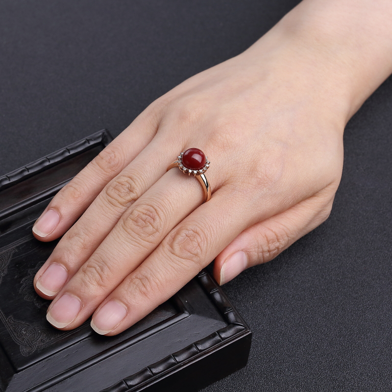 18K金镶钻阿卡黑红珊瑚戒指-红掌柜