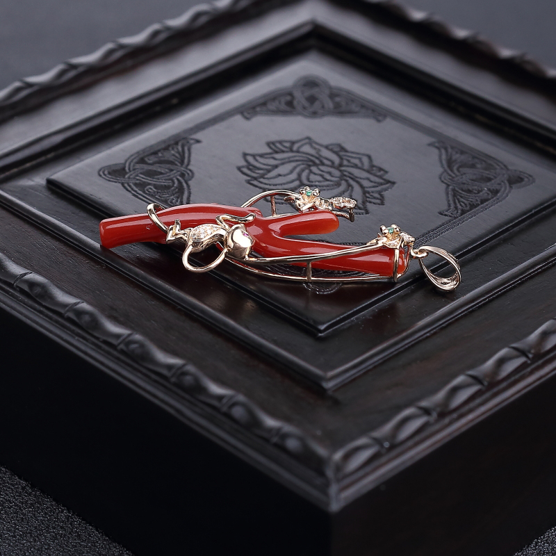 18K金镶钻日本天然阿卡珊瑚吊坠-红掌柜