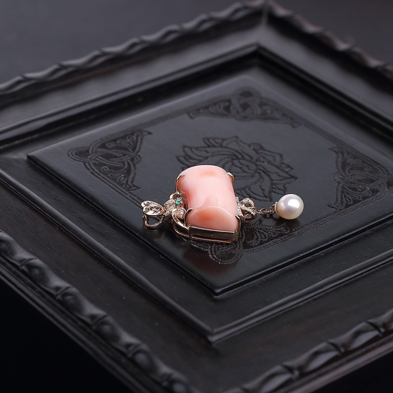 18K金镶钻天然深水珊瑚吊坠-红掌柜