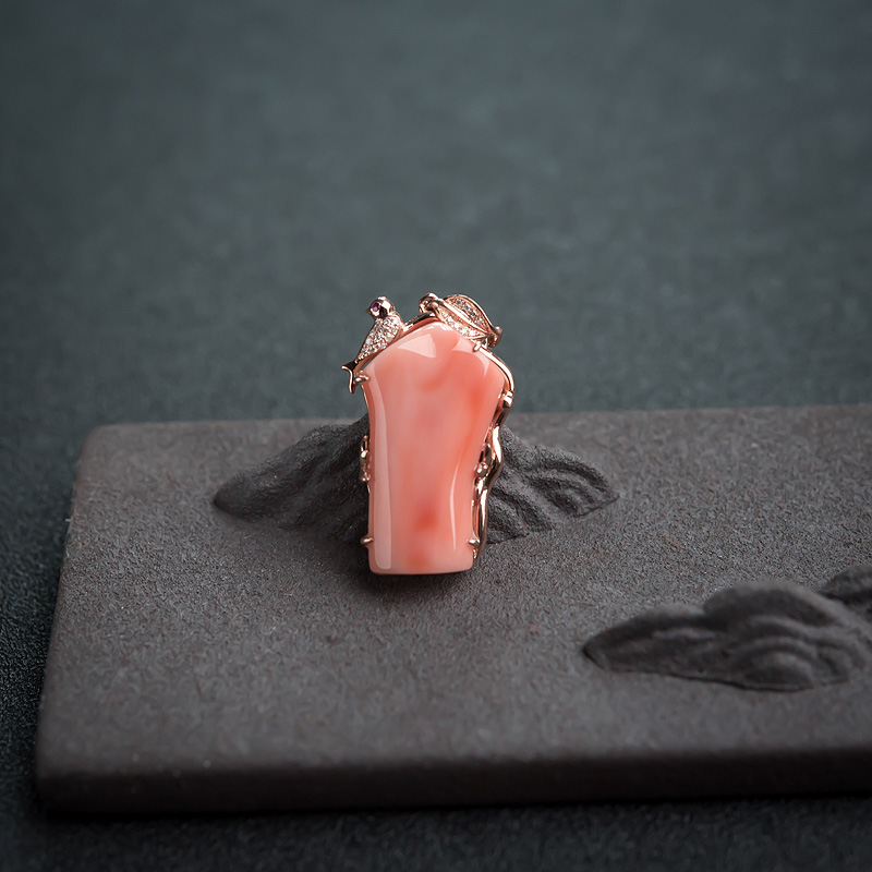 18K金镶钻深水粉色珊瑚吊坠-红掌柜