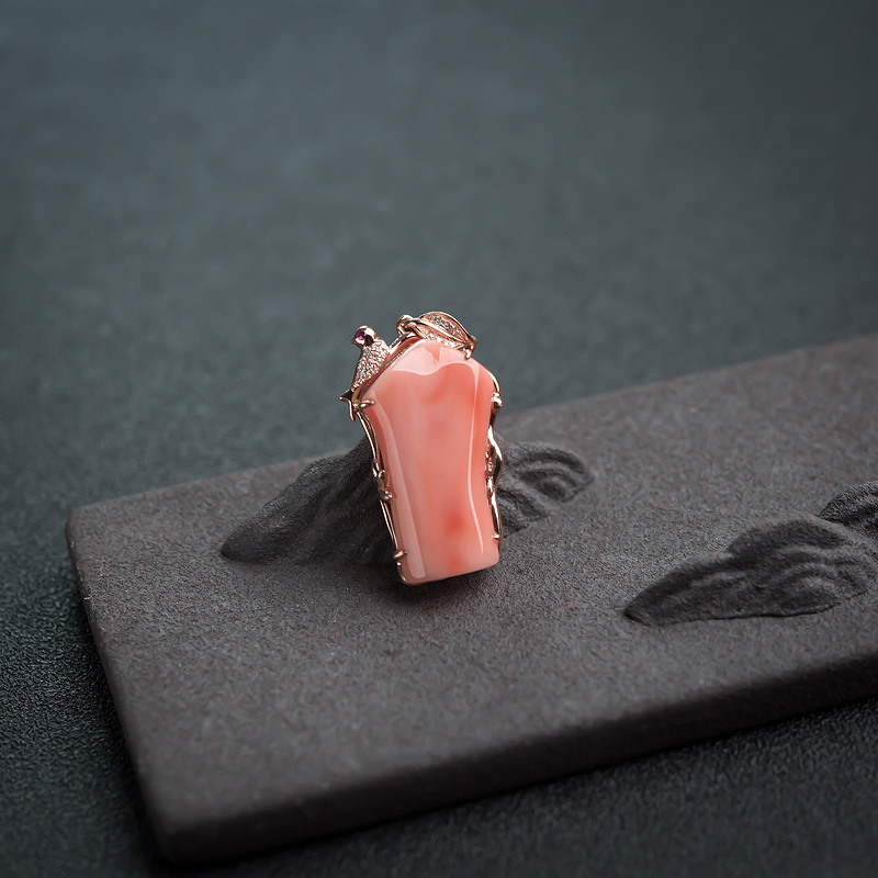 天然18K金镶钻深水粉色珊瑚吊坠-红掌柜