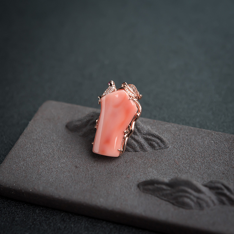 中途岛18K金镶钻深水粉色珊瑚吊坠-红掌柜