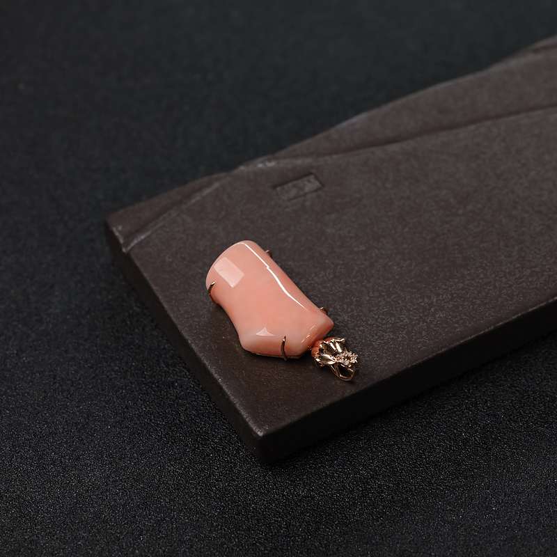 18K金镶钻珊瑚吊坠-红掌柜