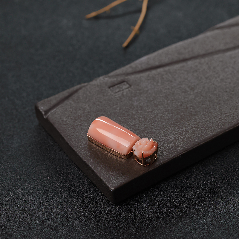 18K金镶珊瑚吊坠-红掌柜