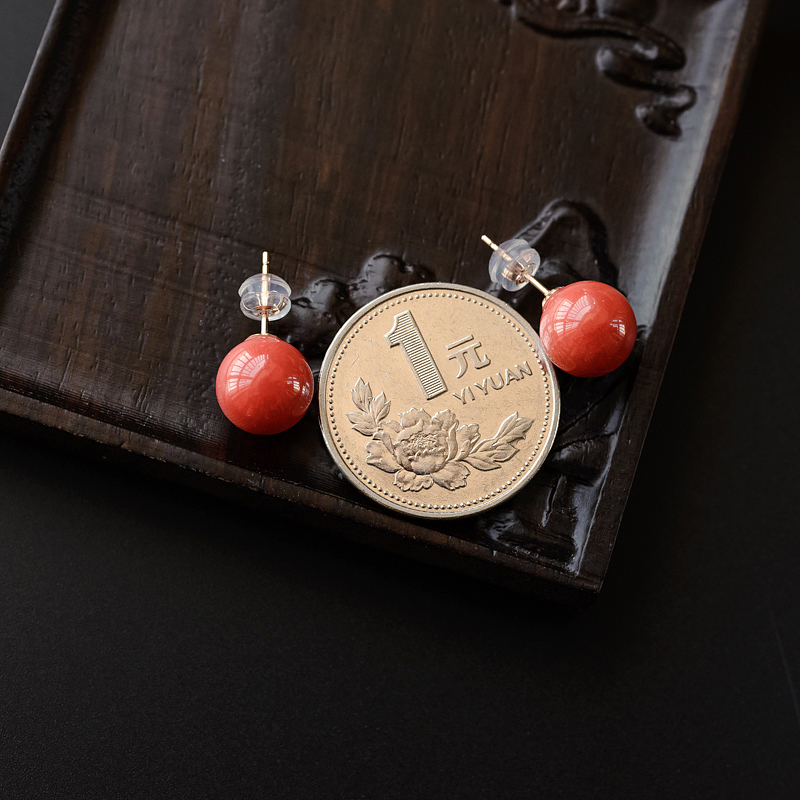 18K金镶沙丁红珊瑚耳钉-红掌柜