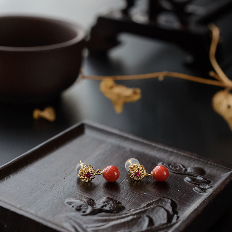 18K金镶红珊瑚耳钉-红掌柜