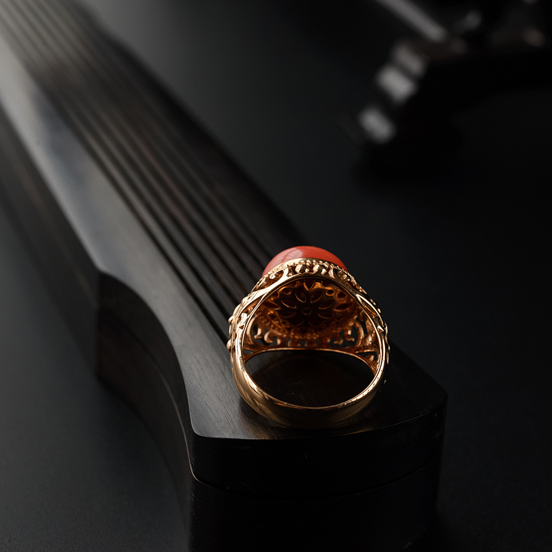 18K金镶天然momo珊瑚男士戒指=红掌柜