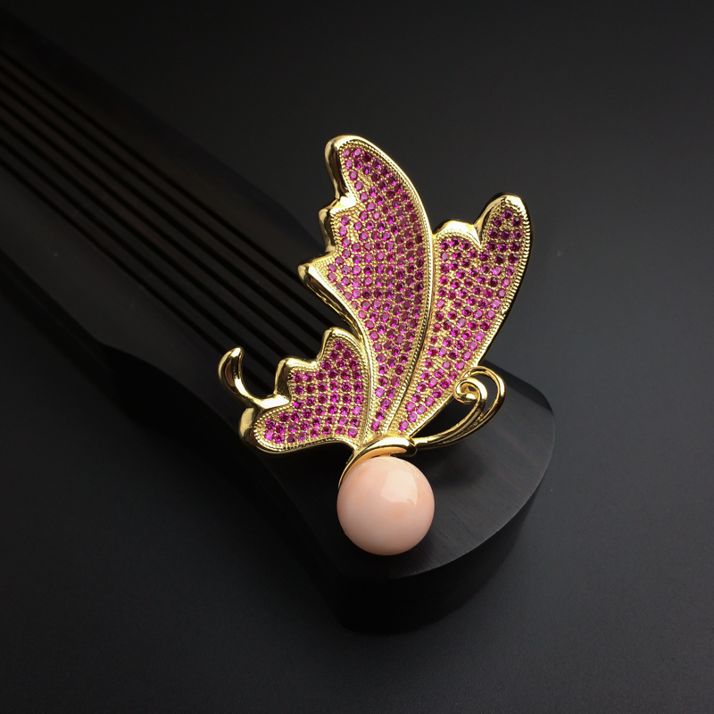 铜镀18K金镶台湾天然MOMO珊瑚胸针-红掌柜