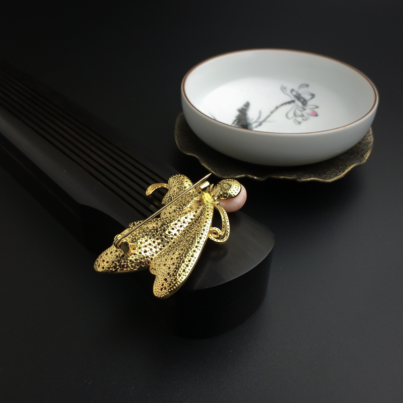 铜镀18K金镶台湾MOMO珊瑚胸针-红掌柜