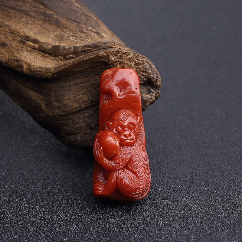 日本天然阿卡正红珊瑚灵猴献寿吊坠-红掌柜