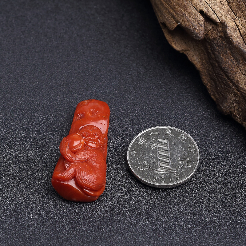 阿卡正红珊瑚灵猴献寿吊坠-红掌柜