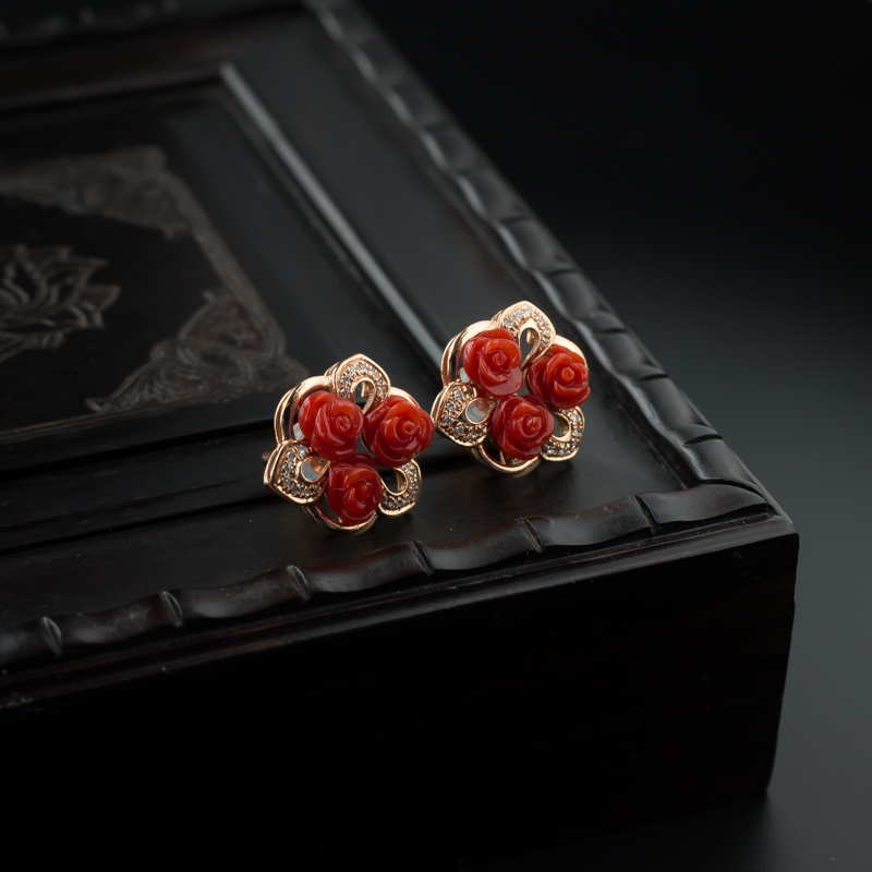 天然18K金镶沙丁珊瑚玫瑰花耳钉 - 红掌柜
