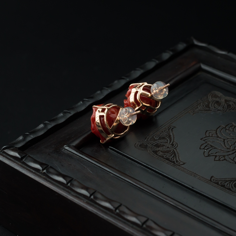 18K金镶沙丁珊瑚玫瑰花耳钉 - 红掌柜