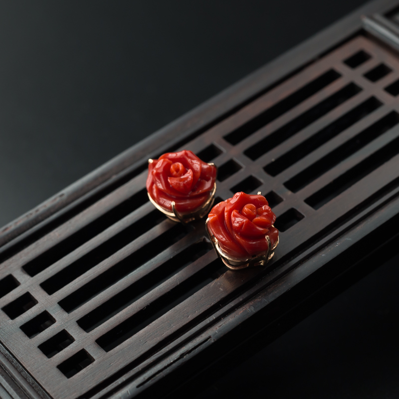 天然18K金镶沙丁珊瑚玫瑰花耳钉 - 红掌柜