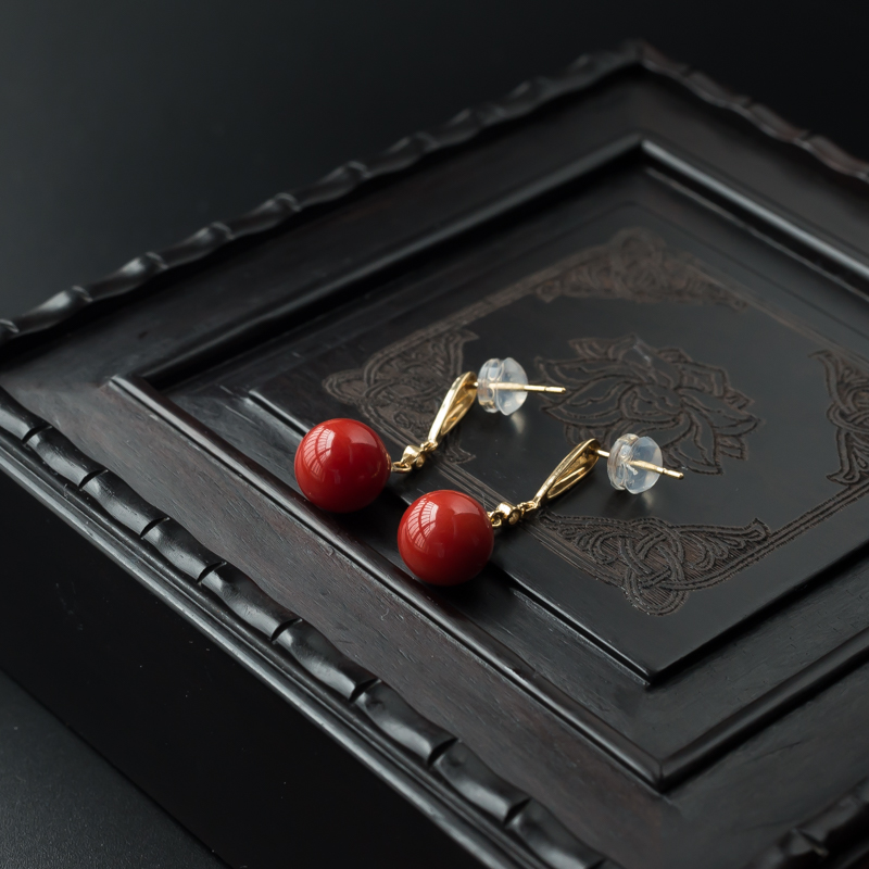 18K镶沙丁珊瑚圆珠耳钉 - 红掌柜