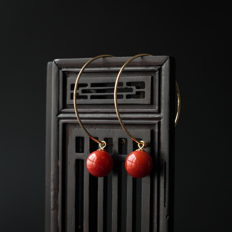 18K金镶沙丁珊瑚圆珠耳环 - 红掌柜