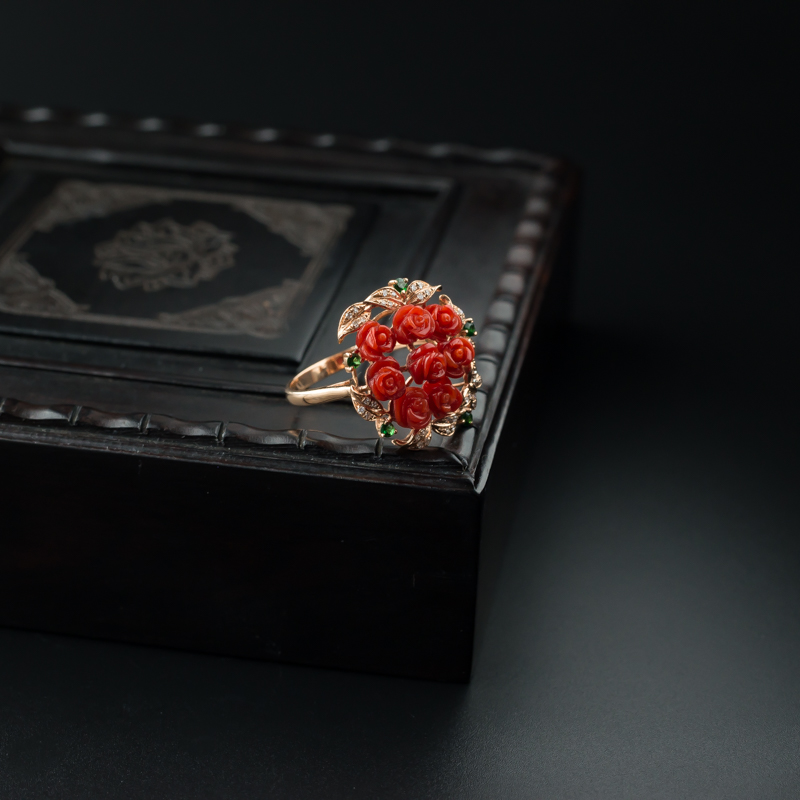天然18K金镶沙丁红珊瑚玫瑰花戒指 - 红掌柜