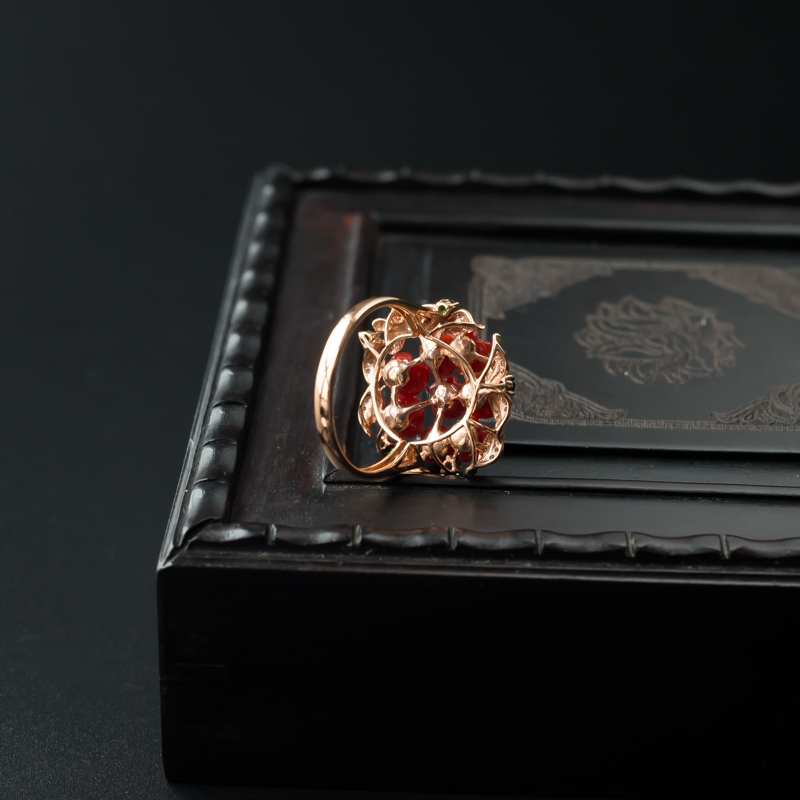 18K金镶沙丁红珊瑚玫瑰花戒指 - 红掌柜