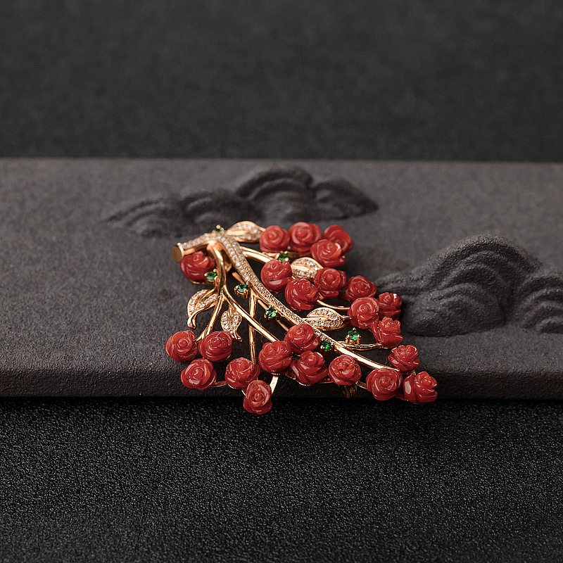 18K金镶钻珊瑚胸针-红掌柜