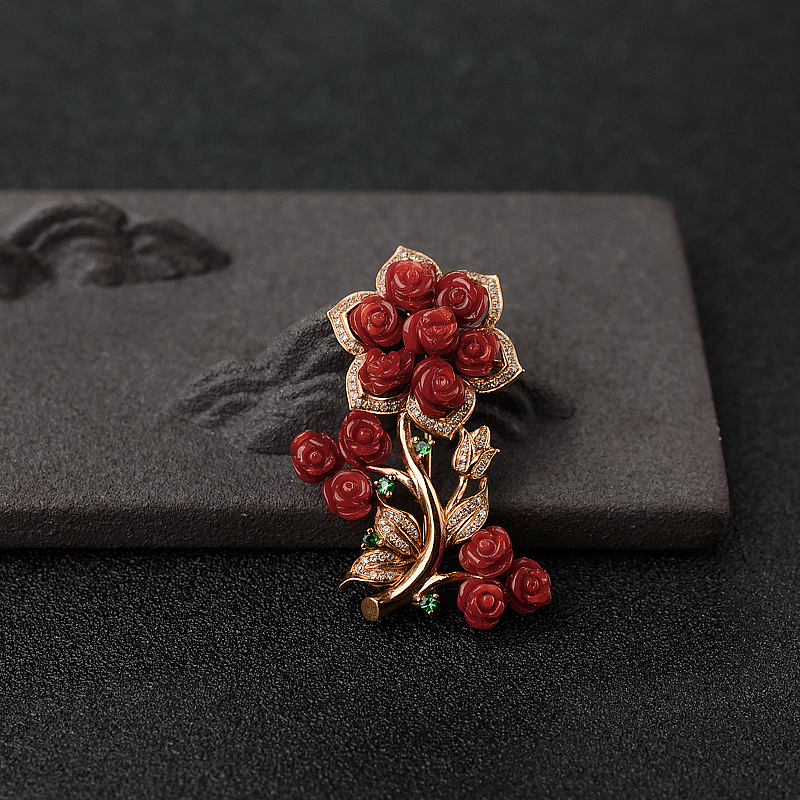 18K金镶钻阿卡正红珊瑚胸针-红掌柜