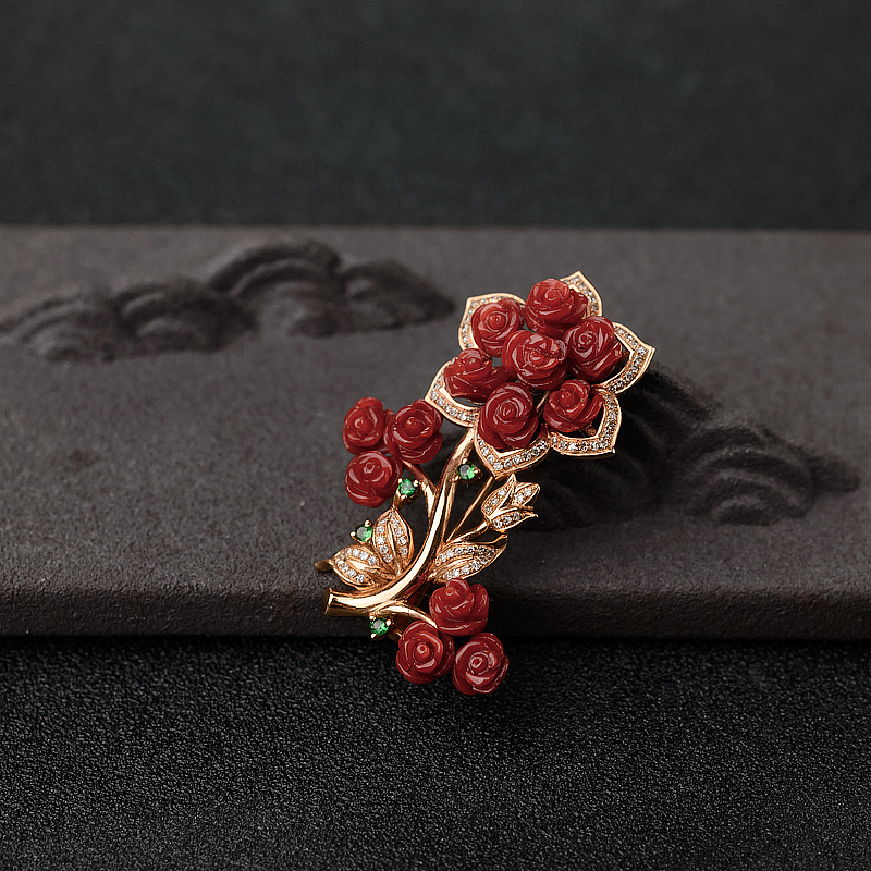 金镶钻阿卡正红珊瑚胸针-红掌柜