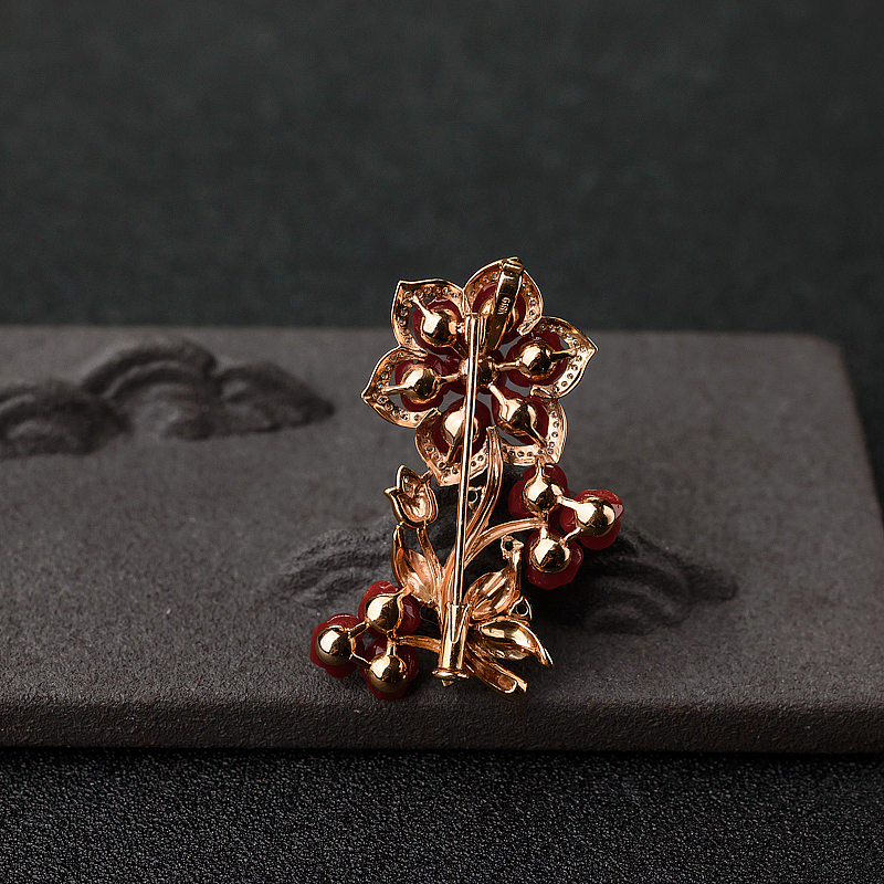 18K金镶钻正红珊瑚胸针-红掌柜