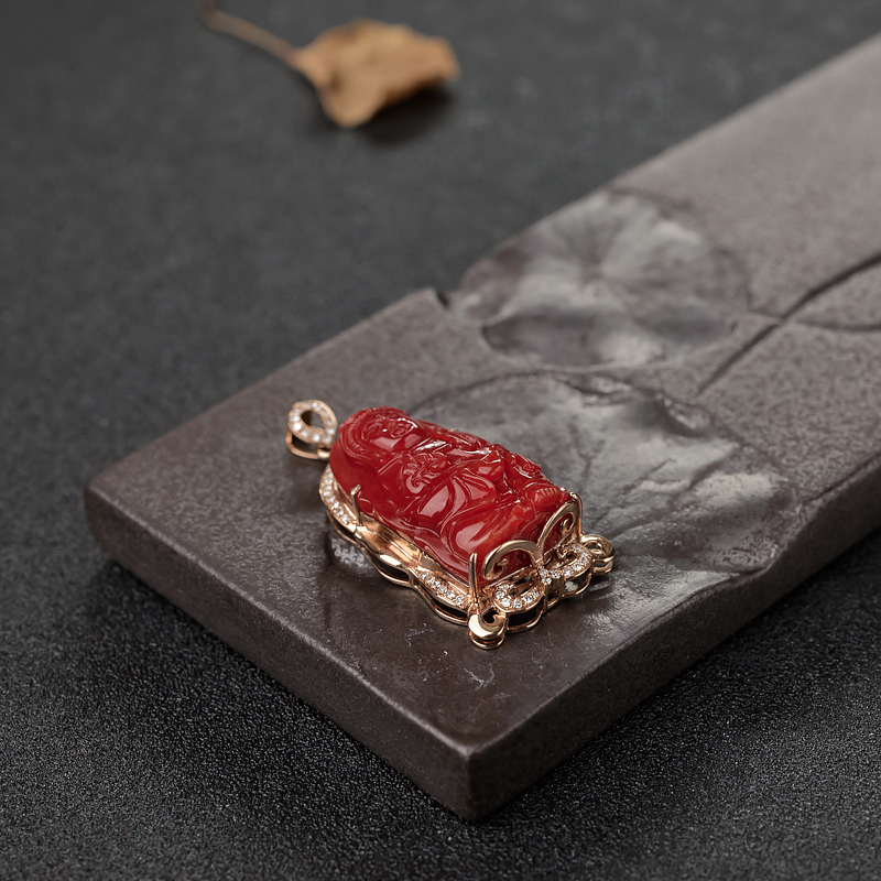 18K金镶钻阿卡珊瑚观音吊坠-红掌柜