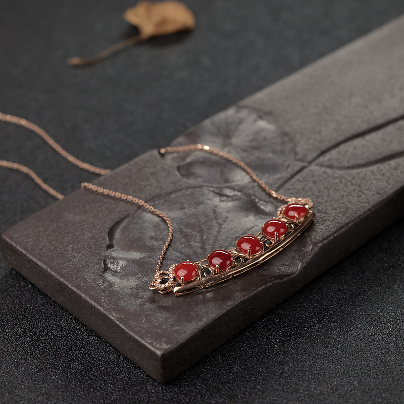 18K金镶钻阿卡珊瑚锁骨链-红掌柜