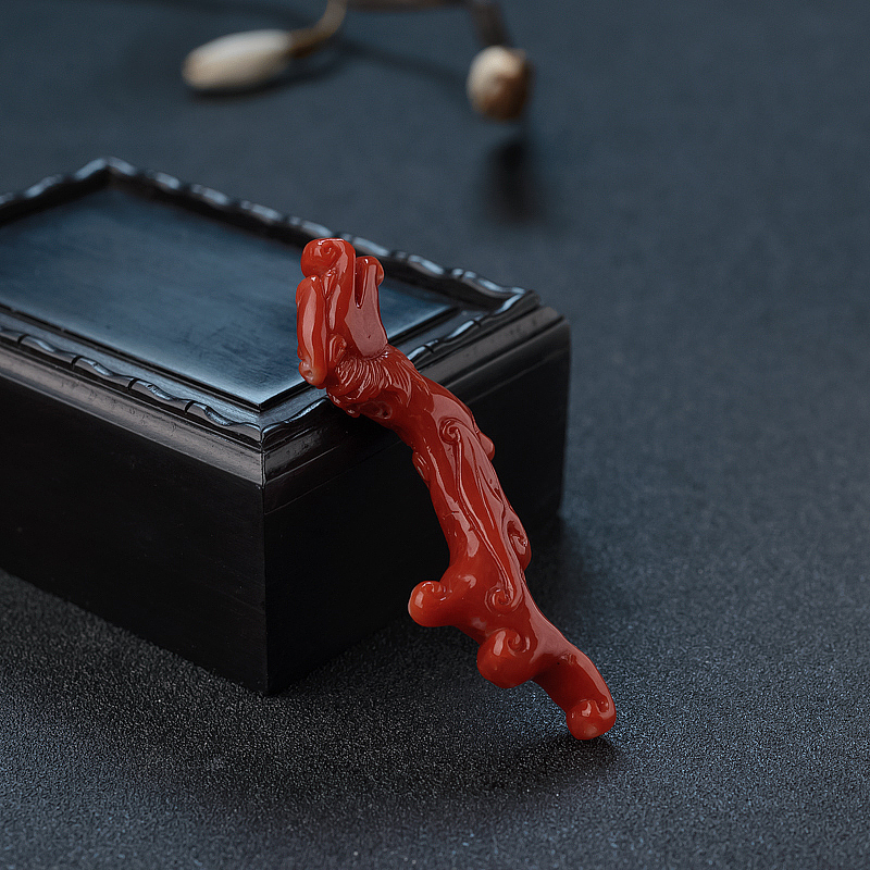 阿卡朱红珊瑚龙吊坠 - 红掌柜